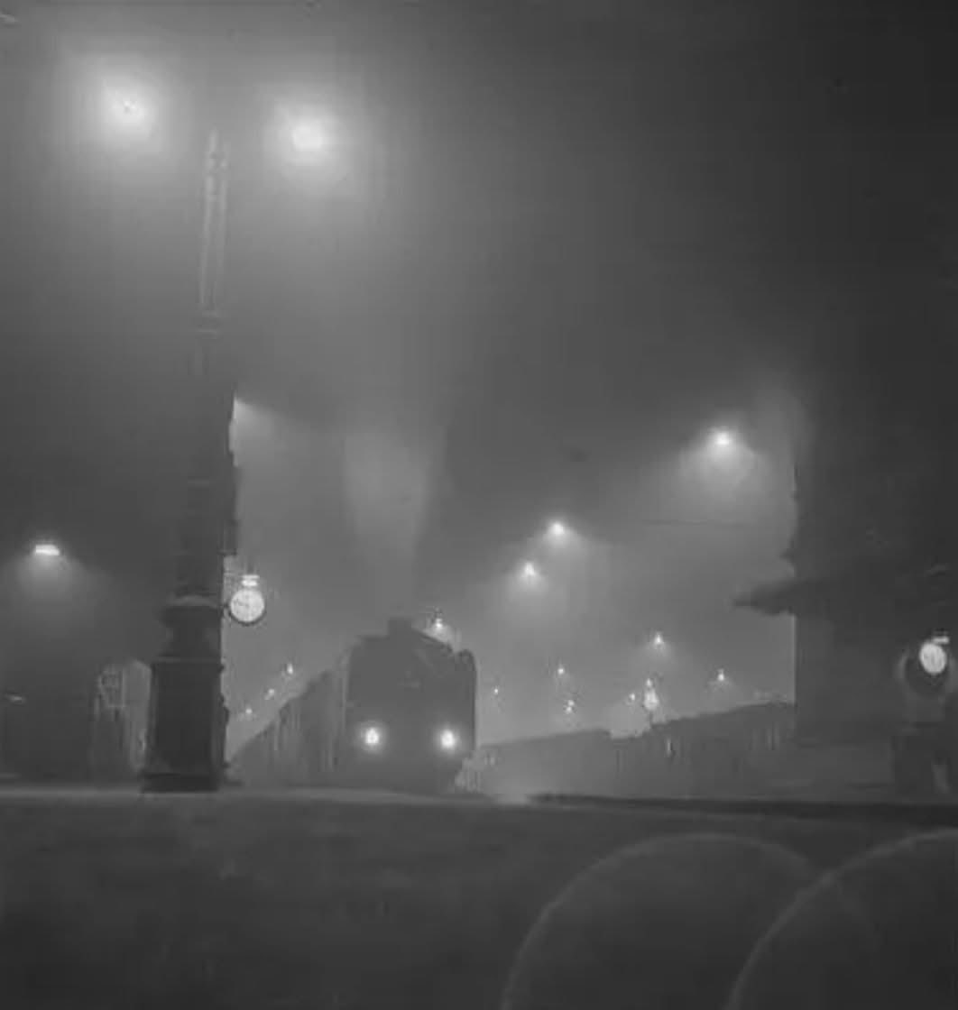 slowberlin's tweet photo. Anhalter Bahnhof, 1930 by Fritz Eschen #berlin https://t.co/THa8W0FxNc