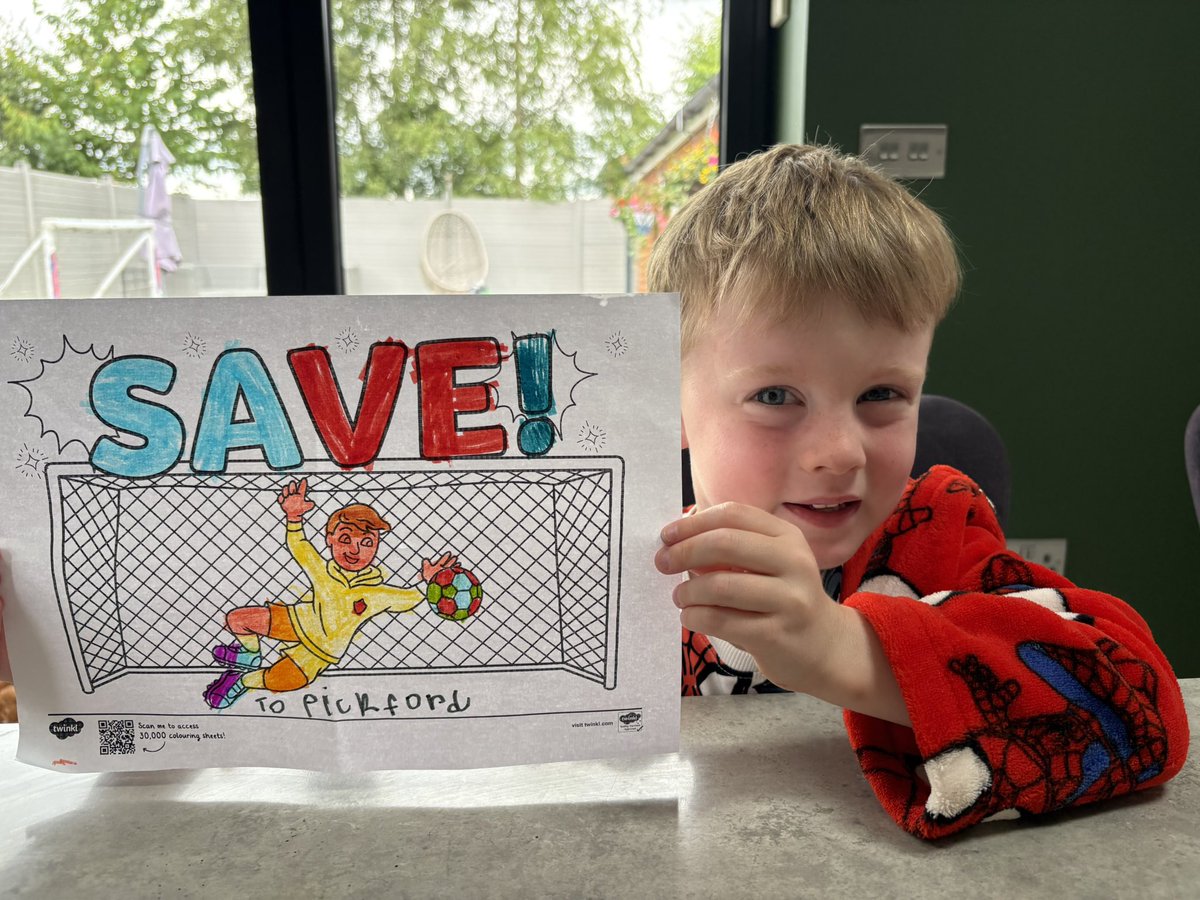 Mark11980's tweet photo. My Son Lucas is off School with Chicken Pox and asked me to ‘text’ the England goalkeeper his picture of him saving a goal 🏴󠁧󠁢󠁥󠁮󠁧󠁿⚽️
@England @JPickford1 https://t.co/KLWNH37Fa2