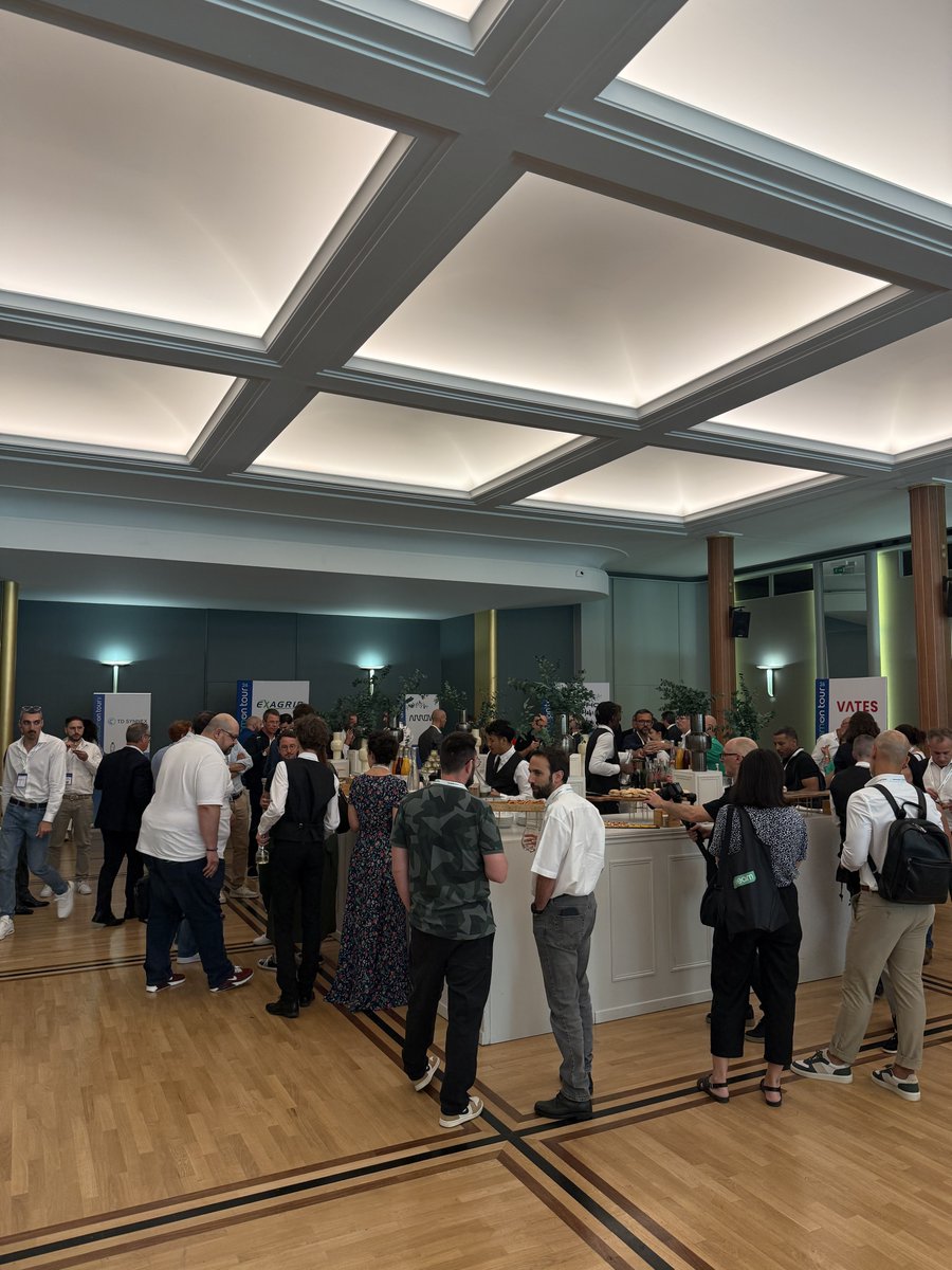 Veeam_Fr's tweet photo. ✨ Une belle matinée d’échanges au #ProPartnerSummit France 2026 !
Merci à nos partenaires, sponsors et équipes Veeam pour leur engagement et la richesse des discussions autour de la résilience des données, de la cybersécurité, du cloud et de l’innovation. https://t.co/3JkMZAXX3b