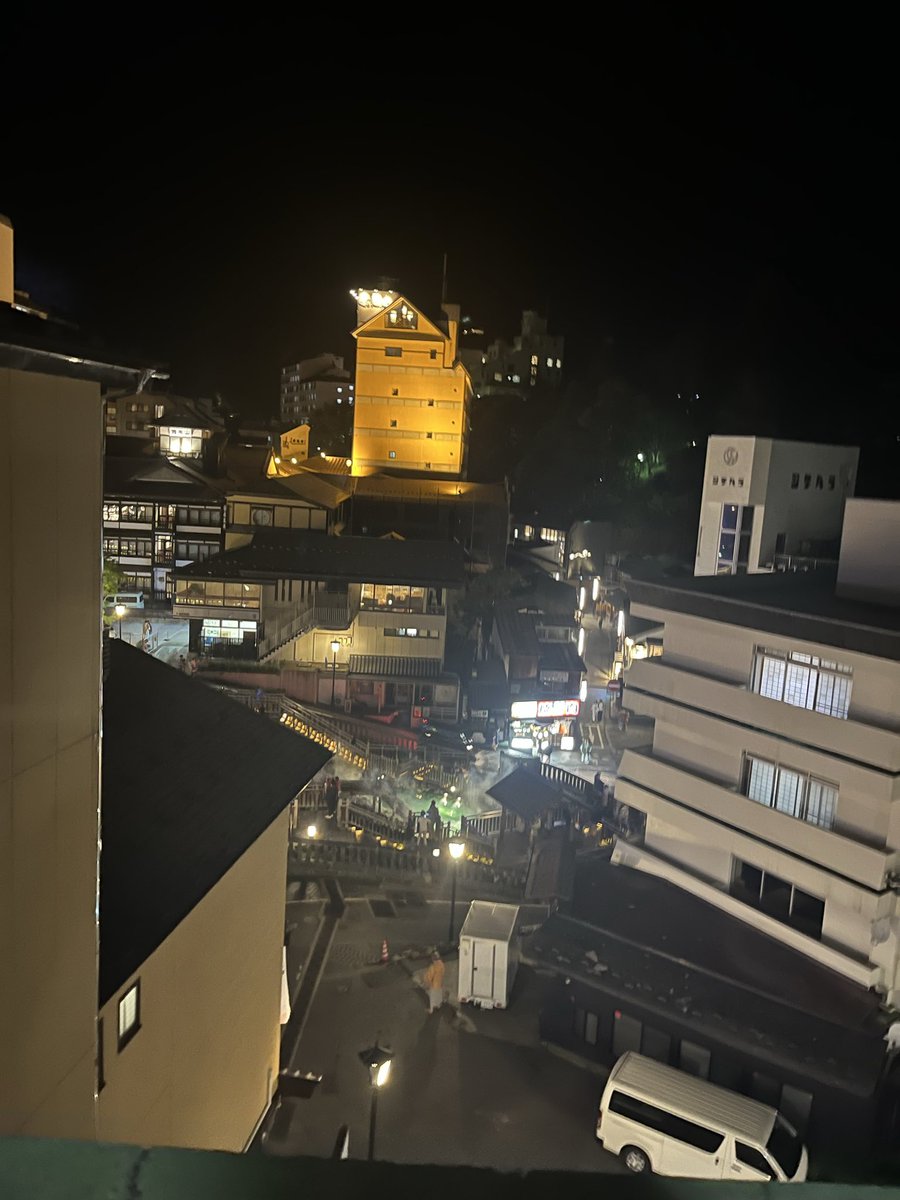NOS11545995's tweet photo. 1ヶ月ぶりの連休、草津温泉へ行ってきました♨️
草津の湯に浸かりゆっくりリフレッシュさせて頂きました！草津温泉も数年ぶりでしたがやはりお湯が良い🙆
地元の方にしっかり入り方をレクチャーして頂きました♨️
#草津温泉
#湯畑
#日本の名湯 https://t.co/JsAgialALe