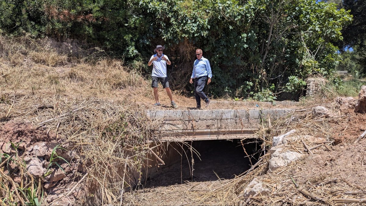 cmar_ib's tweet photo. 🚜 El @goib millora la capacitat hidràulica del torrent de Puntarró a Maó amb actuacions de manteniment i adequació

El conseller @LafuenteJM visita els treballs executats en un tram de 453 metres

ℹ️ https://t.co/DrtuF3Rrww https://t.co/NiSimAbBCY