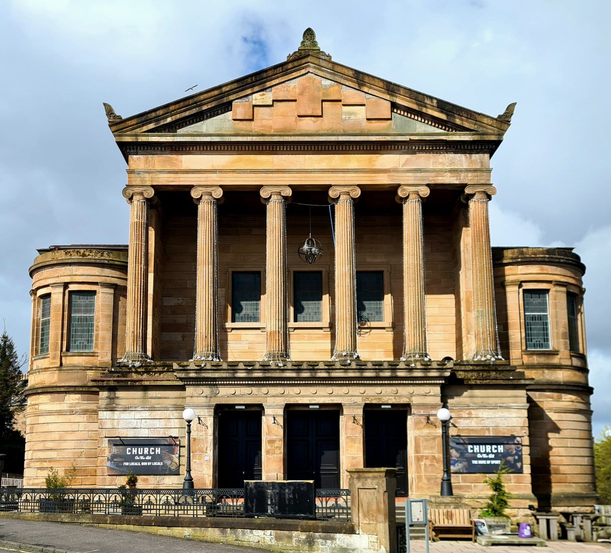 is_glasgow's tweet photo. The former Langside Hill Church on the Southside of Glasgow. One of my favourite churches in the city, it was designed by Alexander Skirving. Dating from 1894, this was the last of the great Classical style churches constructed in Glasgow. 

#glasgow #architecture #church https://t.co/E5N5r8Mmlz