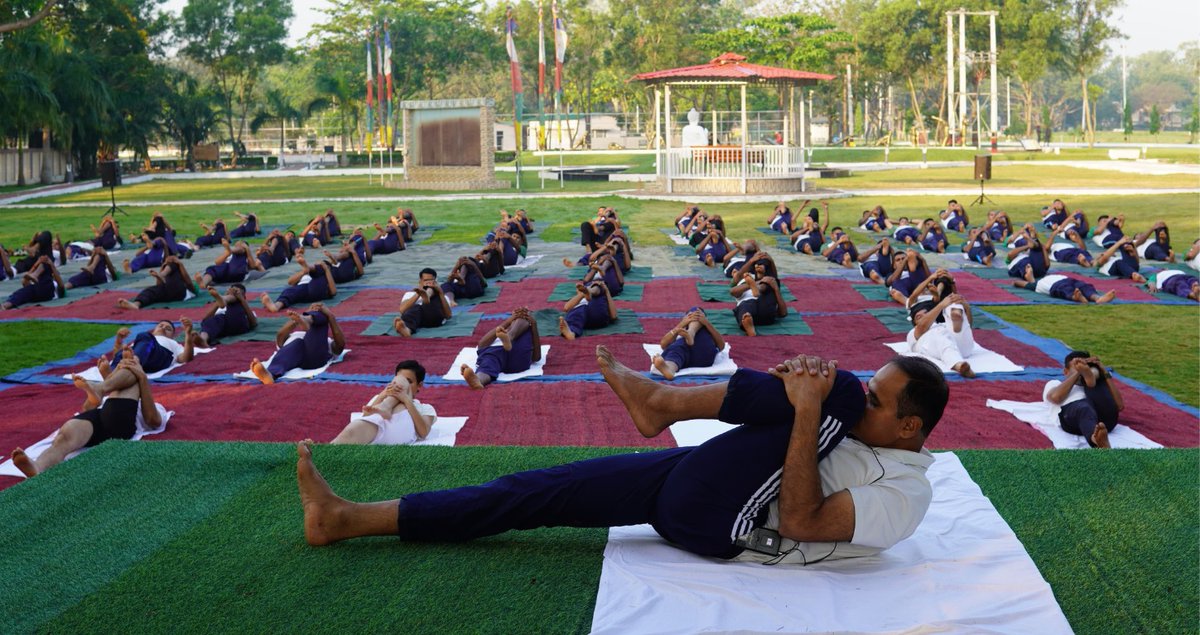 easterncomd's tweet photo. The countdown to #IDY2026 continues!

Under the aegis of #EasternCommand, troops and families of #BrahmastraCorps across #WestBengal and #Jharkhand are actively participating in Yoga sessions, embodying the theme #YogaForOneEarthOneHealth.

Together, we foster wellness, resilience and harmony, reaffirming our commitment to a healthier nation and the vision of #ViksitBharat2047.

#IDY2026 की तैयारियाँ पूरे जोश के साथ जारी हैं!

#EasternCommand के तत्वावधान में #BrahmastraCorps के सैनिक और उनके परिवार #WestBengal एवं #Jharkhand स्थित सैन्य स्टेशनों में उत्साहपूर्वक योग सत्रों में भाग ले रहे हैं, और #YogaForOneEarthOneHealth के संदेश को आत्मसात कर रहे हैं।

योग के माध्यम से हम सभी स्वस्थ जीवन, मानसिक दृढ़ता और सामंजस्य को बढ़ावा देते हुए एक स्वस्थ राष्ट्र तथा #ViksitBharat2047 के संकल्प को और मजबूत कर रहे हैं।

#भारतीय_सेना
#पूर्वी_कमान
#राष्ट्र_प्रथम
#IndianArmy
#InternationalDayOfYoga
#YogaDay2026
#YogaForWellnessWisdomWorldPeace

@adgpi
@SpokespersonMoD
@HQ_IDS_India
@indiannavy
@IAF_MCC
@official_dgar
@ProDefKolkata
@IndiaCoastGuard
@HQ_DG_NCC
@EAC_IAF
@IN_EasternFleet
@IN_HQENC
@JharkhandCMO
@jhar_governor
@SuvenduWB
@lokbhavan_wb
@MoHFW_INDIA 

Facebook - https://t.co/PRgAOPiKdN
Instagram - https://t.co/8YK03YKWxv