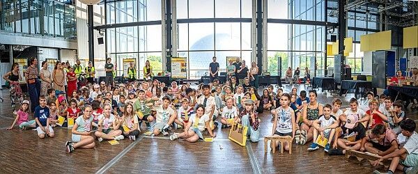 fablabalecole's tweet photo. C’est le grand jour ✨ 

Aujourd’hui, les classes sélectionnées présentent à la Cité des sciences et de l’industrie les projets qu’elles ont imaginés, fabriqués et expérimentés tout au long de l’année. 

Venez découvrir leurs créations et leurs univers ! https://t.co/Qb7qeXAZ2w