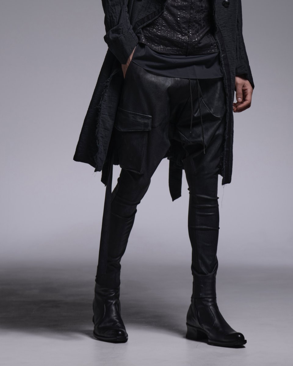 laidback0210's tweet photo. kiryuyrik
＊New Arrivals＊
Coating High Tension Jersey Sarrouel Pants
https://t.co/5BRBklryWK
・
・
毎シーズンkiryuyrikで人気の高い���伸縮性に富んだハイテンションジャージ素材を使用したサルエルカーゴパンツのコーティングバージョン。

レザーライクな表情が特徴的なアイテム。
左右のアウトポケットから垂れるテープは、ポケット内に収納可能です。

#kiryuyrik #キリュウキリュウ
#pants #パンツ #サルエルパンツ #nylon #polyurethane #black
#LUNASEA #SUGIZO #THEALFEE #高見沢俊彦 #GLAY #HISASHI #TERU
#fashion #ファッション #セレクトショップ #laidback #レイドバック #laidback浜松 #静岡 #浜松