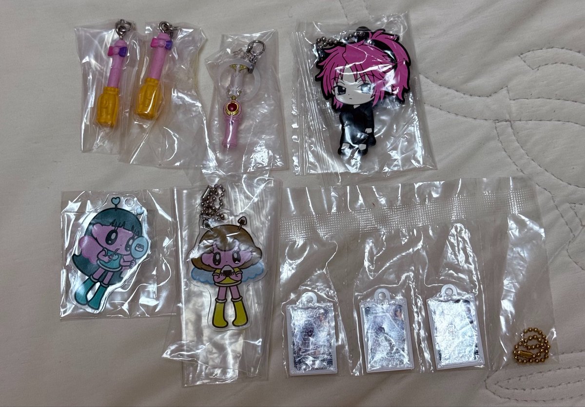 _woinee's tweet photo. 【交換・譲渡】めじるしアクセサリー ガチャガチャ ちいかわ サンリオ ハンターハンター

譲￤画像1~3枚目

求￤リプ欄、定価+梱包費+送料

譲渡の場合1部条件有
お気軽にお声掛けください◎ https://t.co/7YFxhv6xg0