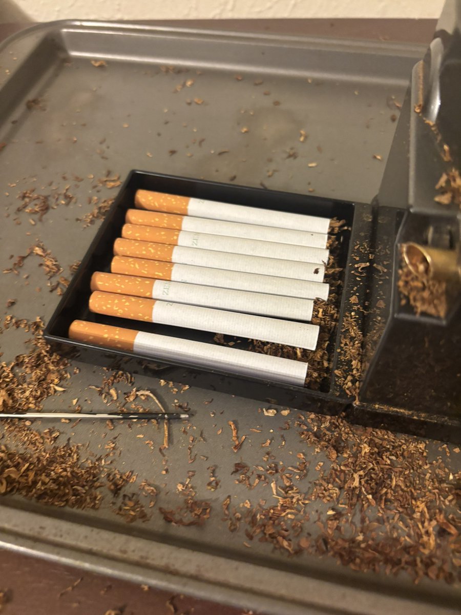 angelsffuck's tweet photo. yeah i roll my own cigarettes im boujee like that https://t.co/xIBnGH0UGh
