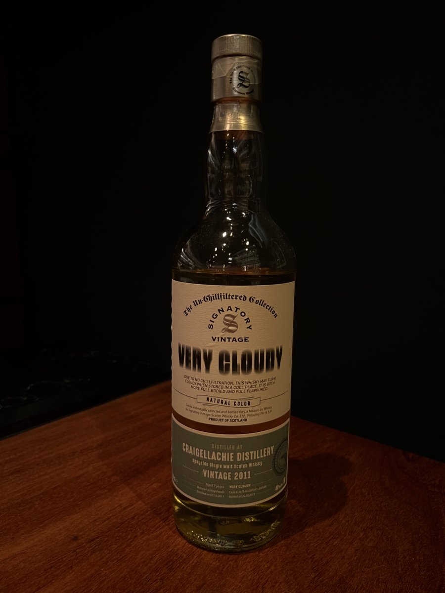 SipBar's tweet photo. Craigellachie 2011 Very Cloudy

「Very Cloudy」
ラベルにそう書かれている理由は、冷却ろ過をしていないから。

冷やすと白く濁るほど、ウイスキー本来の油分や旨味がしっかり残されています。

#TWLC
#XWC https://t.co/mgN997dNFR