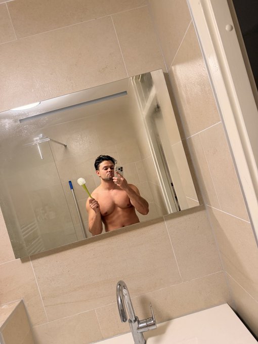 Jameslovely Onlyfans Model - Do u need to help cleaning? https://t.co/DdFbA8ZToX https://t.co/bBpF8F6BIm