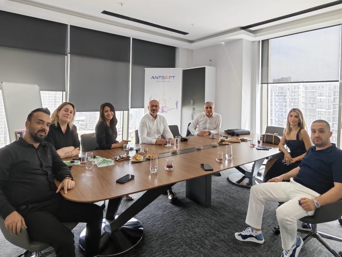 antsoftbilisim's tweet photo. Logo Yazılım ile güçlü çözüm ortaklığımızı pekiştirdiğimiz ve geleceğe yönelik stratejilerimizi değerlendirdiğimiz bu değerli ziyaret için kendilerine teşekkür ederiz.

#LogoYazılım #AntsoftBilişim #İşBirliği #ÇözümOrtaklığı #DijitalDönüşüm https://t.co/4EQx56jIRP