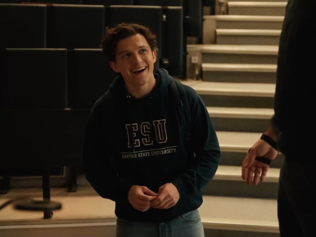 spiderMarkkie's tweet photo. Peter is smiling despite everything that has happened in his life as Spider-Man, but he still chooses to take responsibility, and seeing a lot of Spidey's photos in Ned's house just hit me so bad https://t.co/hNQD2pdDyZ