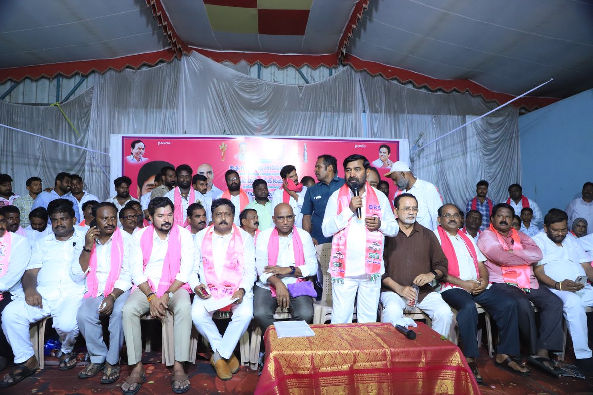 OzoFoundation's tweet photo. హుజూర్నగర్ లో ముఖ్య కార్యకర్తల సమావేశంలో మన పిల్లుట్ల రవి అన్న https://t.co/tlch3jAi6v