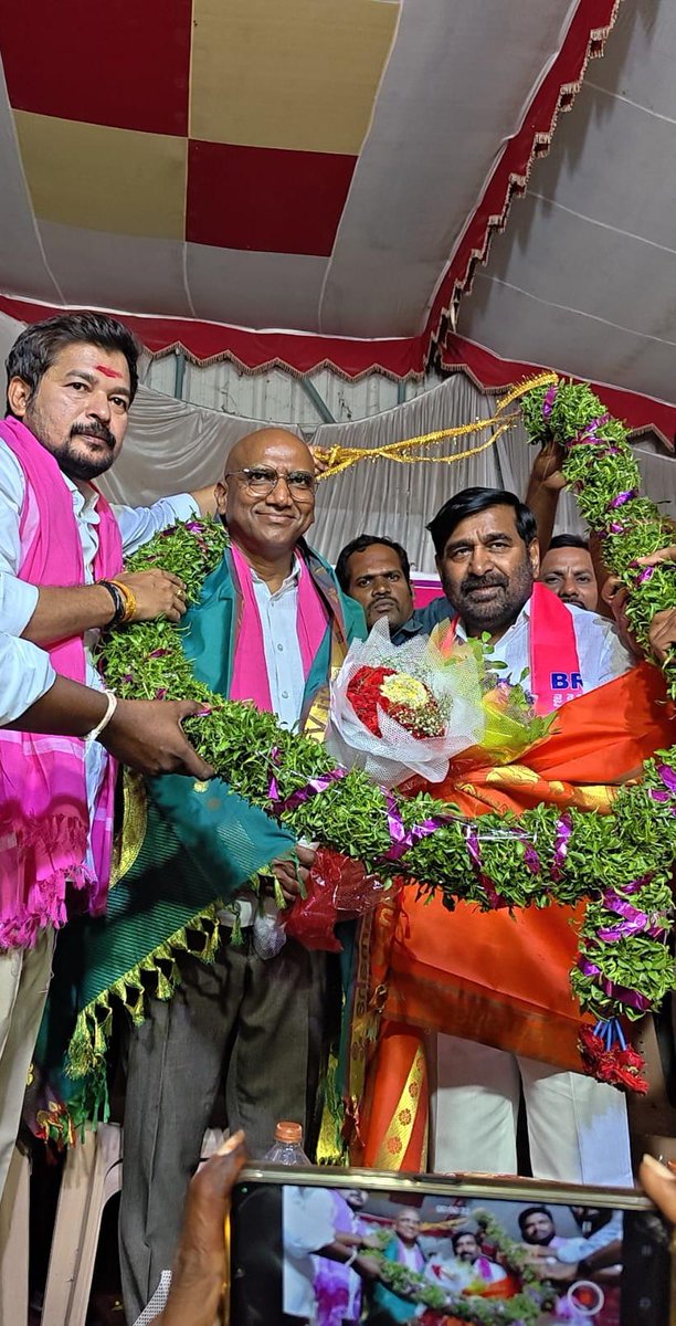 OzoFoundation's tweet photo. హుజూర్నగర్ లో ముఖ్య కార్యకర్తల సమావేశంలో మన పిల్లుట్ల రవి అన్న https://t.co/tlch3jAi6v