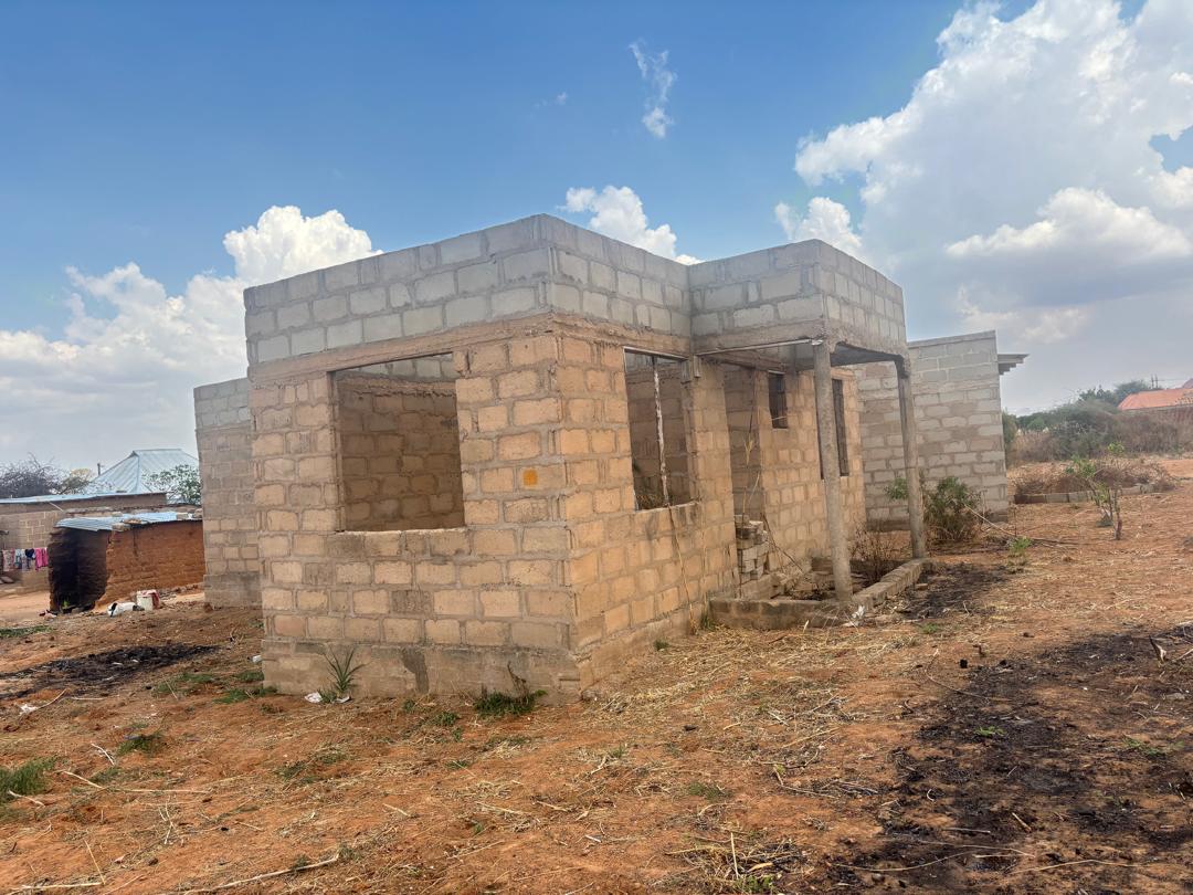 dodoma360's tweet photo. PAGALE LINAUZWA MICHESE ZAHANATI 

8.5km kutoka mjini.

Mita 400 kutoka Zahanati ya michese. 

Mita 600 kutoka Michese primary school.

Lina vyumba vitatu kimoja master,  sebule na jiko.

Kiwanja kina ukubwa wa 336sqm, document survey form. 

Bei milioni 14.9

0664 164 669 https://t.co/oFBFySD5qN