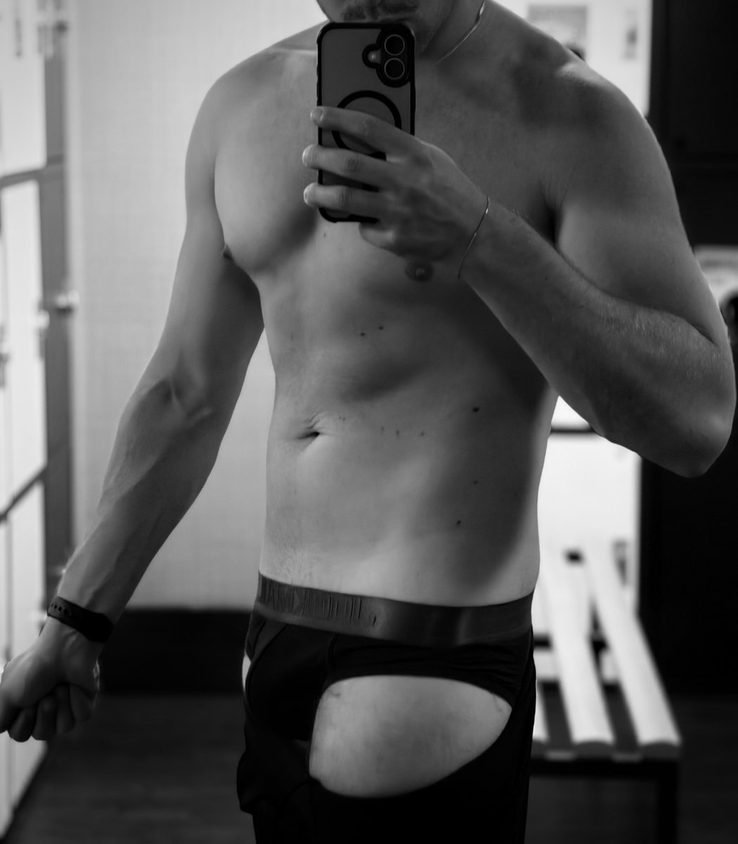 janusz_gay's tweet photo. Gym time ❤️🔥💪🏻
.
.
#gym #gymtime #gay #polishgay #mucle #muscleguy #fit #workout #motivation https://t.co/K11lgrFL1w