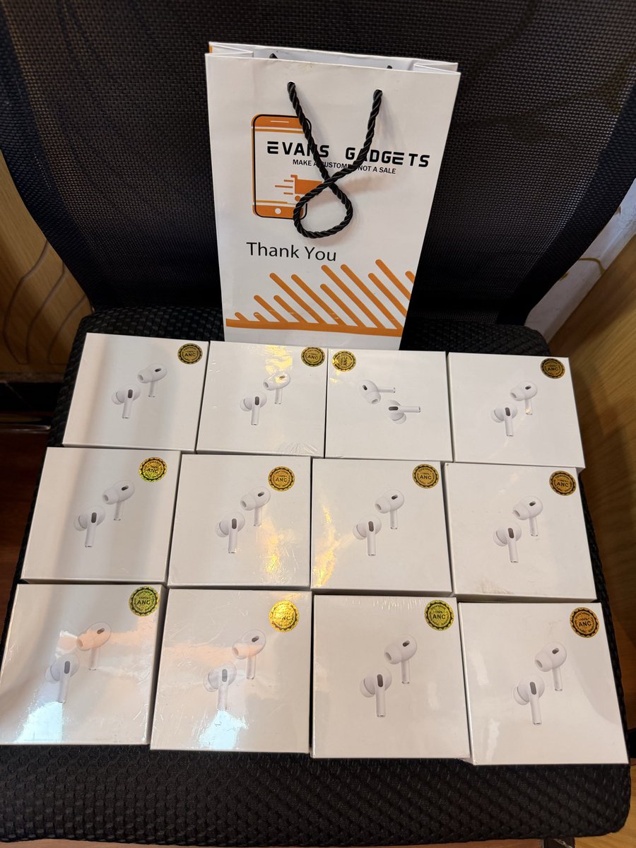 EvansGadgets's tweet photo. Our price drops 
Apple earphones type c at 50k
Apple earphones lightening at 40k
Apple AirPods Pro 2 at 90k 
Apple AirPods Pro 4 at 100k 
Comes with warranty 
-#evansgadgets https://t.co/t3Kc5QWy5q