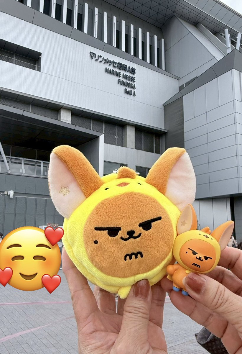 masayoshiAayan's tweet photo. 昨日はTXTのMOAコンでマリンメッセへ😊
約20年ジャニで通った会場
我家はスタンド限定という全くもって席運が無い地元会場笑
初めて自名義でアリーナ引き当てたよ😉最前列だった🤭
過去1最高のマツケンサンバ👍
しかし…5人…めっちゃ綺麗だった🥰
ヨンジュンの被ってたニット帽可愛い買ったな😍 https://t.co/whMcqJ9B6T