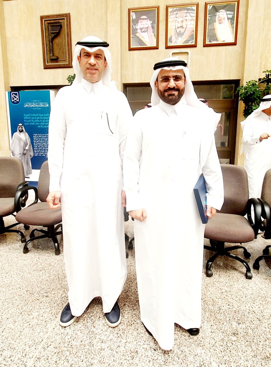 almaghloth5's tweet photo. انهيت مؤخرا مشاركتي في الحلقة التطبيقية بعنوان ( القيادة في اوقات الازمات ) من تنظيم أكاديمية تطوير القيادات بمعهد الإدارة العامة ، وسعدت بلقاء الاستاذ معاذ الجعفري وكيل محافظة الاحساء وبقية الزملاء في البرنامج التدريبي . https://t.co/jvOKztkElX