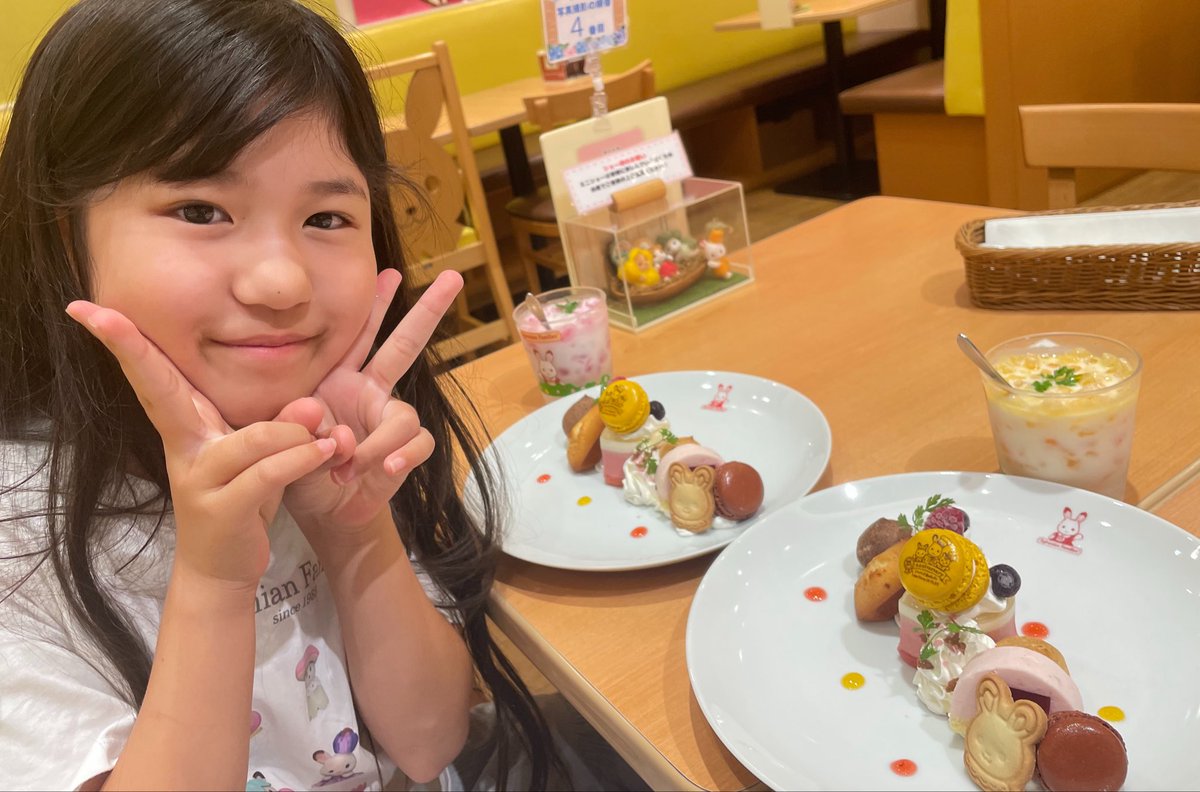 yume_yurika1214's tweet photo. ラベンダーうさぎのヴィーダちゃん🪻
北海道からあそびにきてくれたのʕ•ᴥ•ʔ
限定メニューのマカロン美味しかった✌︎ https://t.co/tosFzu2Rls