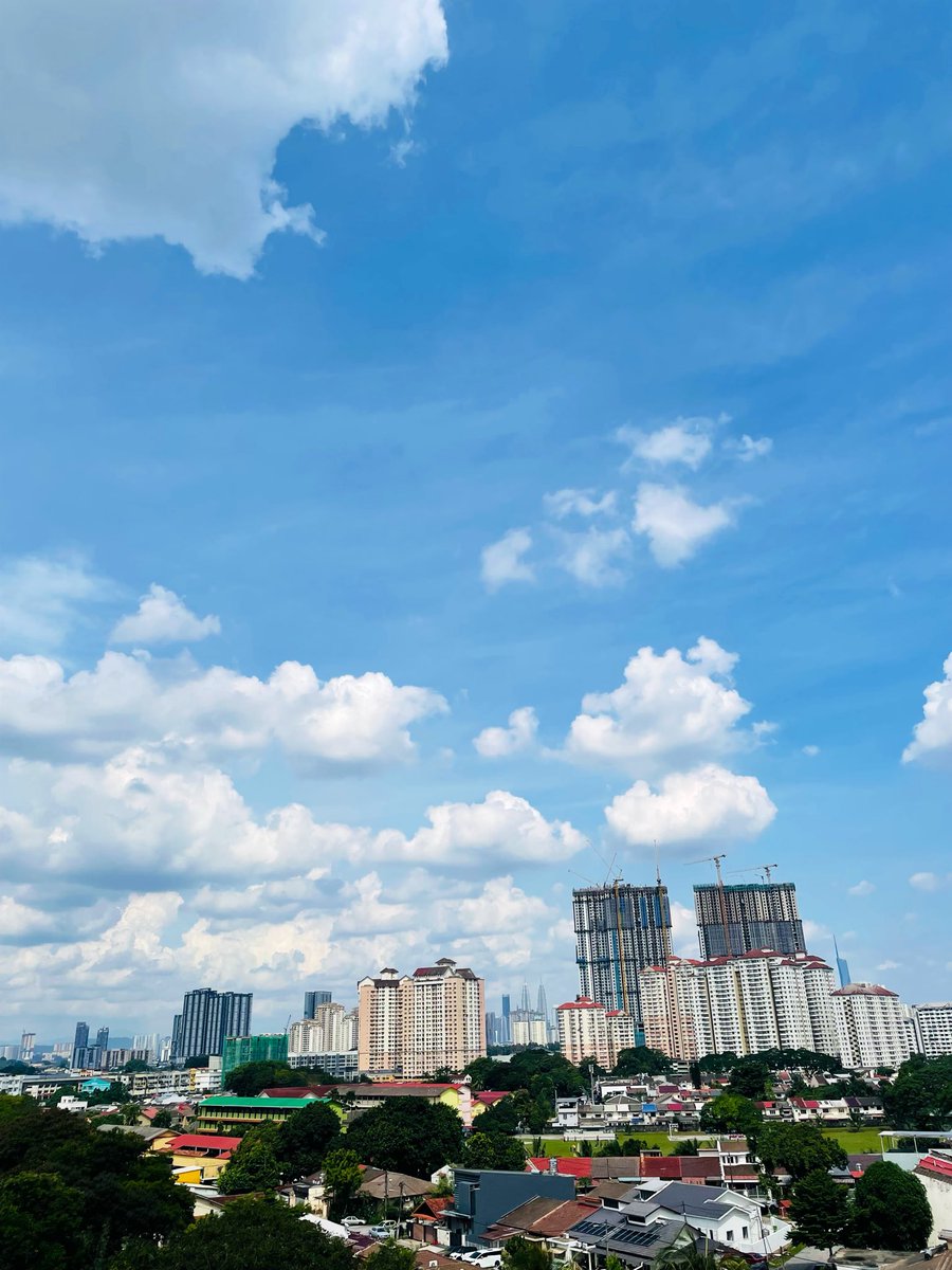 cik_kaler's tweet photo. @mickeymausek awan banyak selalu tengah hari. Masa tu la kat opis, tidur @ dalam rumah, tu takde gambar😂 18/6/26 https://t.co/0mmgKEAHZ8