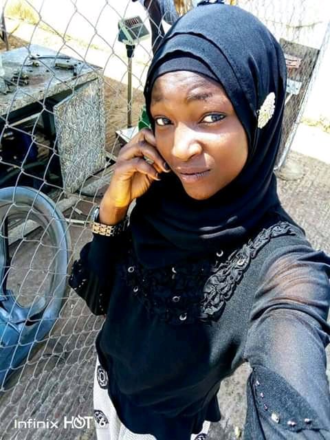keji_social's tweet photo. Today is Thursday and we all know what time it is🤪
The algorithm wants to partake, if you can see in on your TL

“Let see your UNIVERSITY days pictures” 

I’ll go first 😂😂😂 https://t.co/qrPeYsKe1f