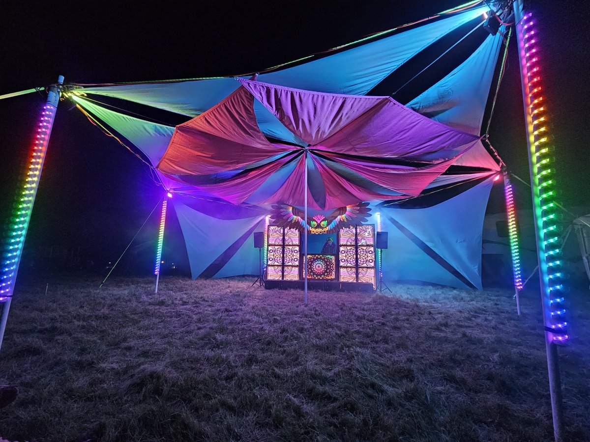 JakeTiggy's tweet photo. Setup is going well! https://t.co/eXBr2Awd4s
