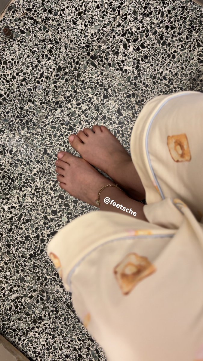 feetsche's tweet photo. Bonjour mes amours 🌸
Il manquerait pas une pédicure à mes pieds là? Qui serait prêt à les payer et il choisit la couleur 🫪

#moneyslave #feets #pieds #feetspictures https://t.co/TPDrBWi6Pj