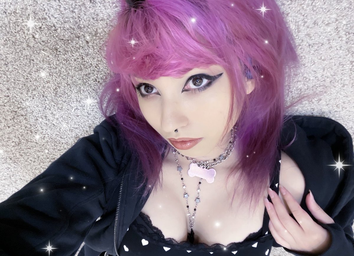 bvnnyfangs's tweet photo. Is it too late to post? 🖤💜 https://t.co/FyPfgURslq