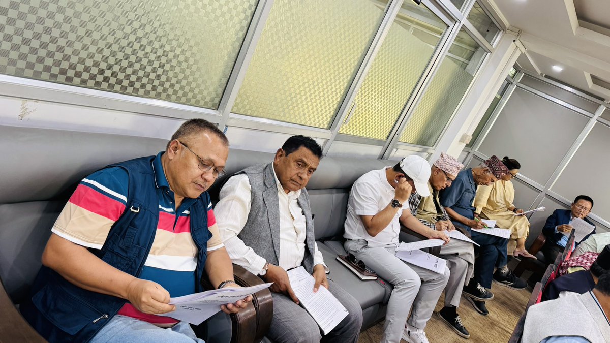 mohanrpp's tweet photo. राप्रपाको केन्द्रीय कार्यसम्पादन समितिको बैठक केन्द्रीय कार्यालय धुम्बाराहीमा शुरु भएको छ। बैठकमा समसामयिक राजनीतिक परिस्थितिको समिक्षा गर्दै भोलि असार ५ गतेबाट शुरु हुने पार्टीको केन्द्रीय कार्यसमिति बैठकमा पेश हुने विभिन्न एजेण्डाहरुमाथि छलफल हुनेछ। https://t.co/4EW1V693FX