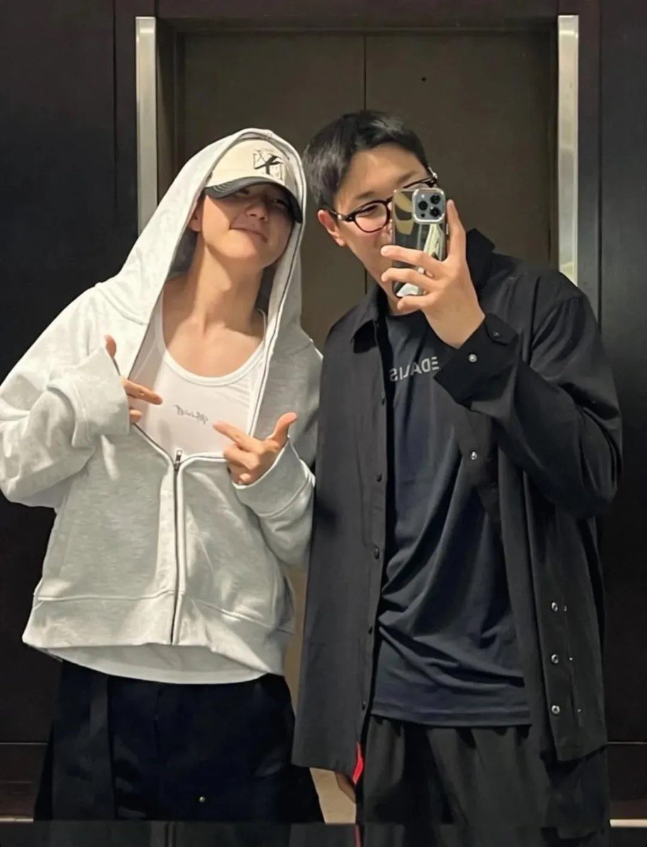 babyhoney0615's tweet photo. 호시 육태시에서도 세븐틴에서도 '애교많은 귀염둥이 형'<<< 포지션인게 마음 좋음ㅋㅋㅋ 듬직한 총주장님이랑 어딜가나 사랑받는 뚜녕햄🐹💫   
그나저나 육태시 다음 공연 언제인가염...>< 
#호시 #HOSHI #ホシ #순영 #세븐틴 #육태시 https://t.co/sNsPfU6K3R