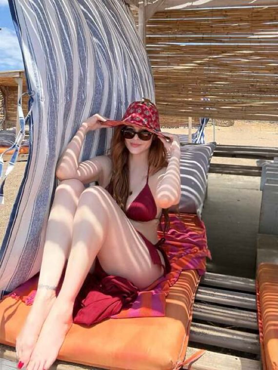 popkulthaber's tweet photo. Mine Tugay tatil sezonunu açtı. https://t.co/ybCa34d5f3