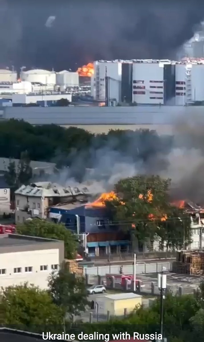 happybones36474's tweet photo. This is #Moscow the capital of Russia been bombarded by Ukraine right now . This can never happen to the 🇺🇸. https://t.co/RjAcizBud6