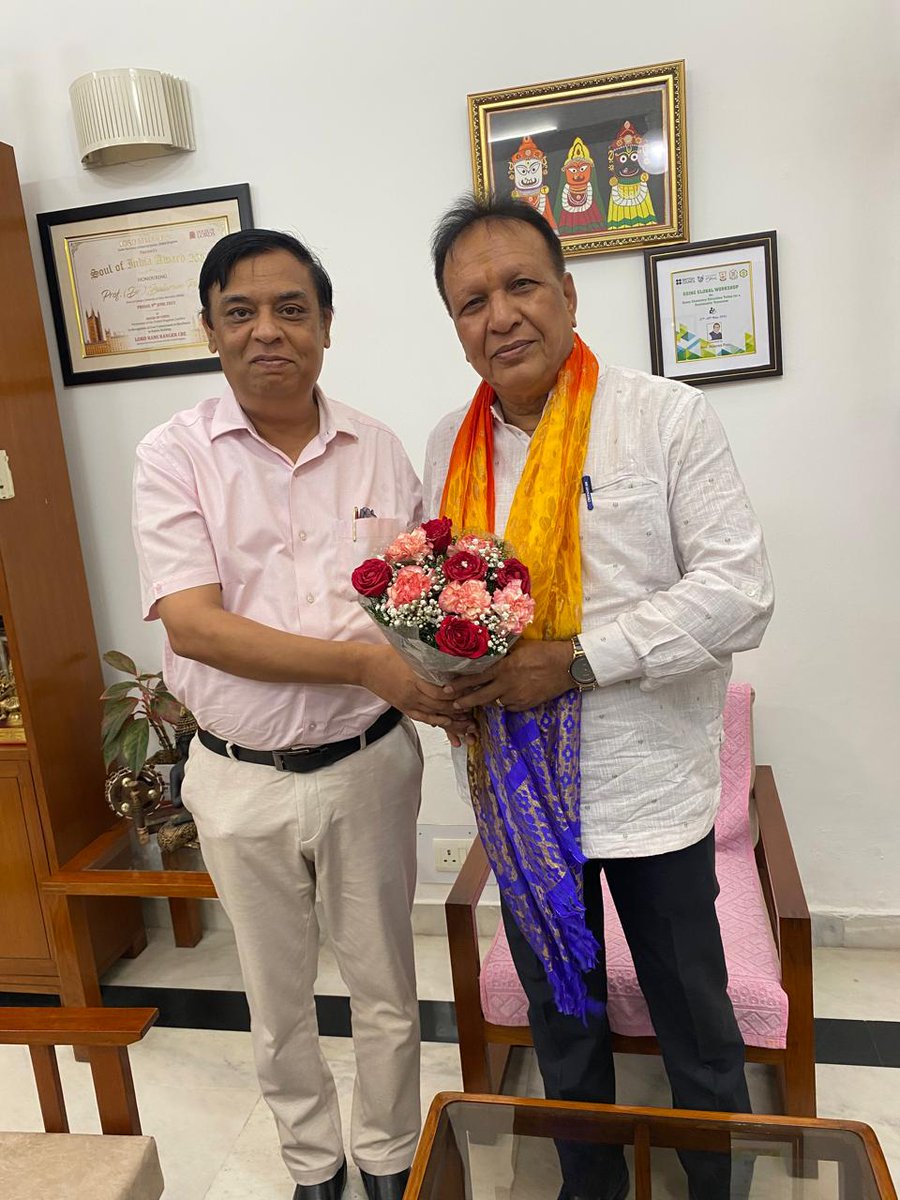 dpvajpayee's tweet photo. Yesterday I had a cordial meeting with JNU alumni and my 35 years old friend Prof Balaram Pani ji Dean of colleges DU . We discussed many issues concerning JNU alumni and ways to increase membership. We  invited him to our inauguration ceremony. @aaj_jnu @jnu_aao @RSSorg https://t.co/kzrS37lFYZ