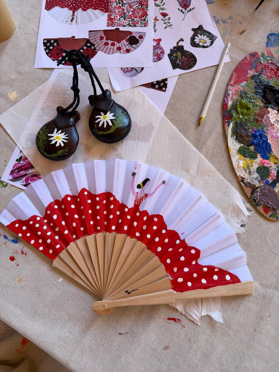 Mallorca_bs's tweet photo. 🎨 Las experiencias creativas aportan un valor único, creativo y de conexión extra a cualquier programa corporativo. La pintura de castañuelas o abanicos acercan la cultura local de una forma auténtica y memorable.

#MallorcaBusinessSupport #CorporateEvents #MallorcaEvents https://t.co/9GMG6epj8w