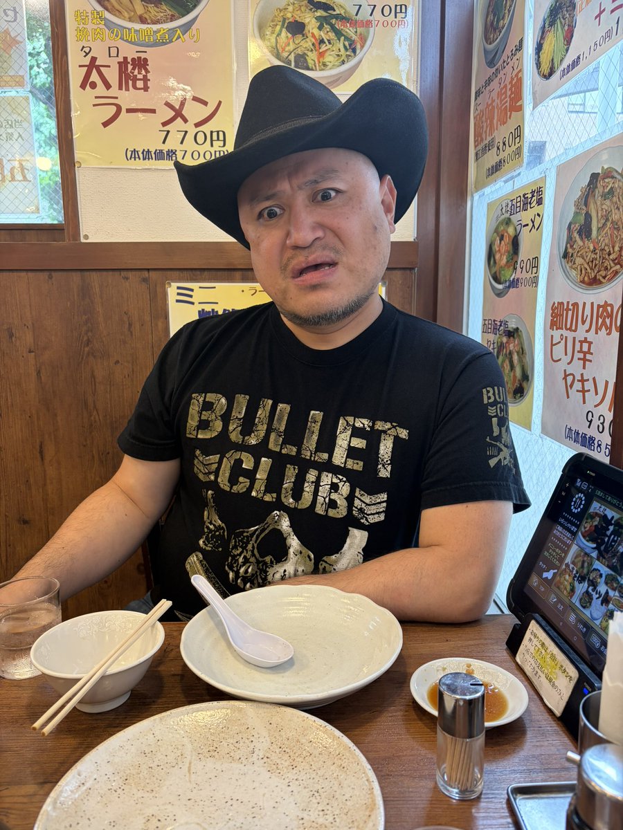 Machiura's tweet photo. シショウにとあるお仕事呼んで頂き、終わりにご飯までご馳走になりました！最高時間、ありがとうございました！乞うご期待！ https://t.co/e0dRlRb5ob