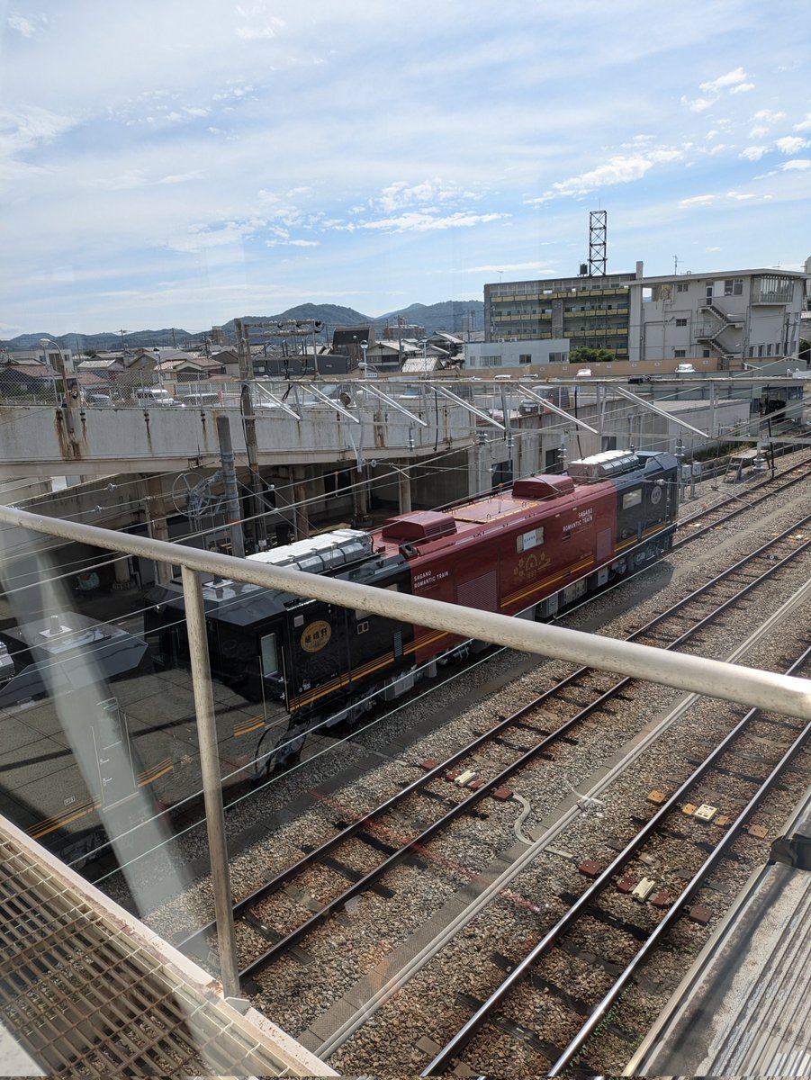 uminokawasan26's tweet photo. 網干駅にやって来た嵯峨野トロッコのDEC743。
嵐山の観光列車がここ網干までやって来るとは。。。! https://t.co/cQWpOreVWn