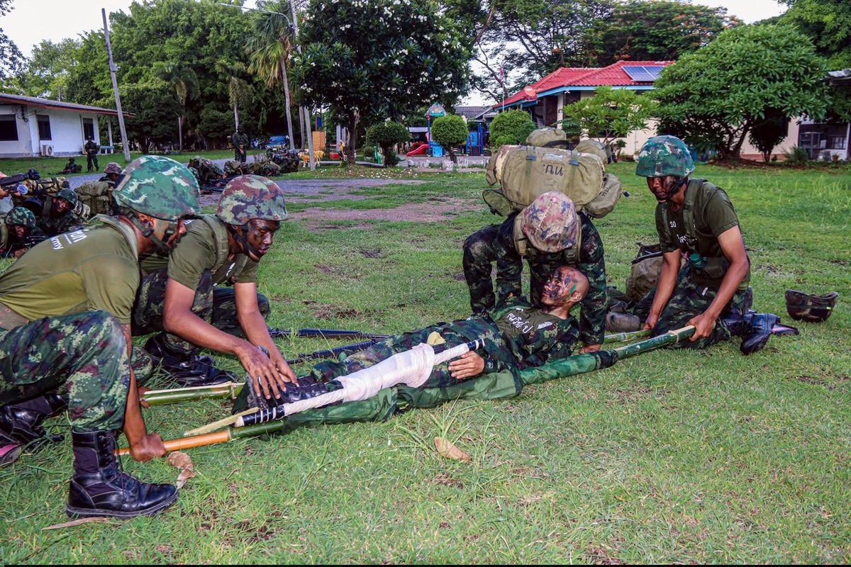 army_greenbrain's tweet photo. น้องทหารใหม่ ทำการฝึกเดินทางไกลประกอบเครื่องสนาม การพักแรมและการดำรงชีพในป่า ทั้งนี้เพื่อเพิ่มทักษะและพัฒนาขีดความสามารถให้พร้อมปฏิบัติภารกิจได้อย่างมีประสิทธิภาพ

หน่วย : ร.31 พัน.1 รอ.
#ทหาร #ทหารใหม่ https://t.co/p5puK9FwsB