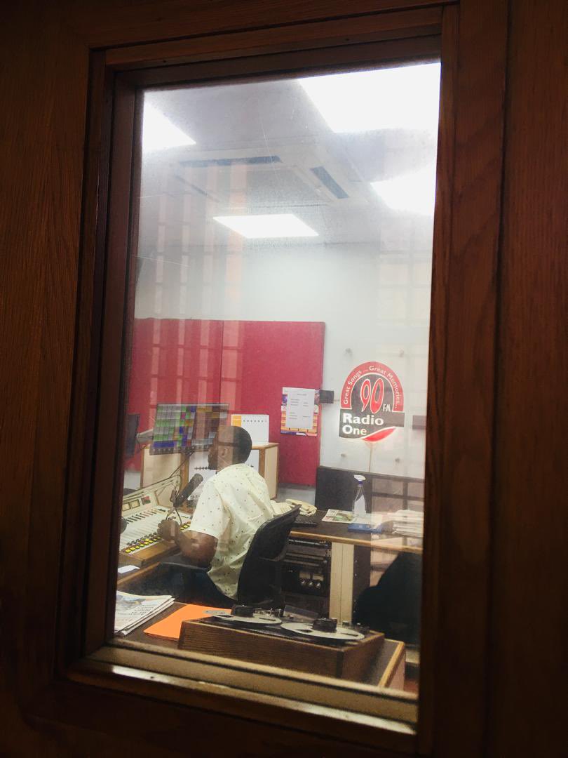 RadioOneFM90's tweet photo. Guess who’s in the building? @iamtonnysmart 🔥  
Catch him live on #Mighty90Show 10am-1pm.  
and @DjFreshUG is on deck with #theMemoriesmix 

Stream : https://t.co/sETZGv4FNG

#Mighty90 #RadioUG #MidMorningHeat https://t.co/Sp5Lg31PyG