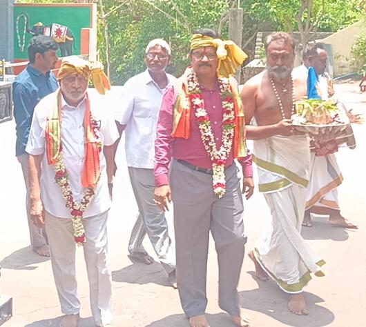 Govindhari_R's tweet photo. Blessed with a divine and blissful Darshan at Sri Hemachala Lakshmi Narasimha Swamy Temple, Mallur, in Mulugu District. 🙏✨

#Mallur #HemachalaLakshmiNarasimhaSwamy #Mulugu #DivineDarshan #SpiritualJourney #DivineBlessings #GovindHari #TelanganaTemples https://t.co/gGWYpo9u0I