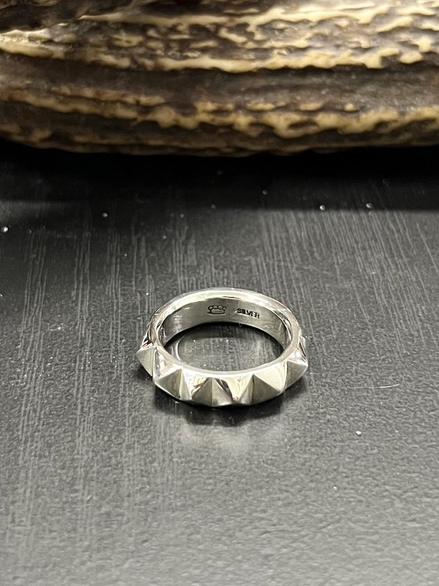 NAIL_TOKYO's tweet photo. UNDER TAKER 1連 STUDS RING
https://t.co/6iAV0bwxxS

#nail_tokyo #シルバーリング https://t.co/vSD9SP0q8F