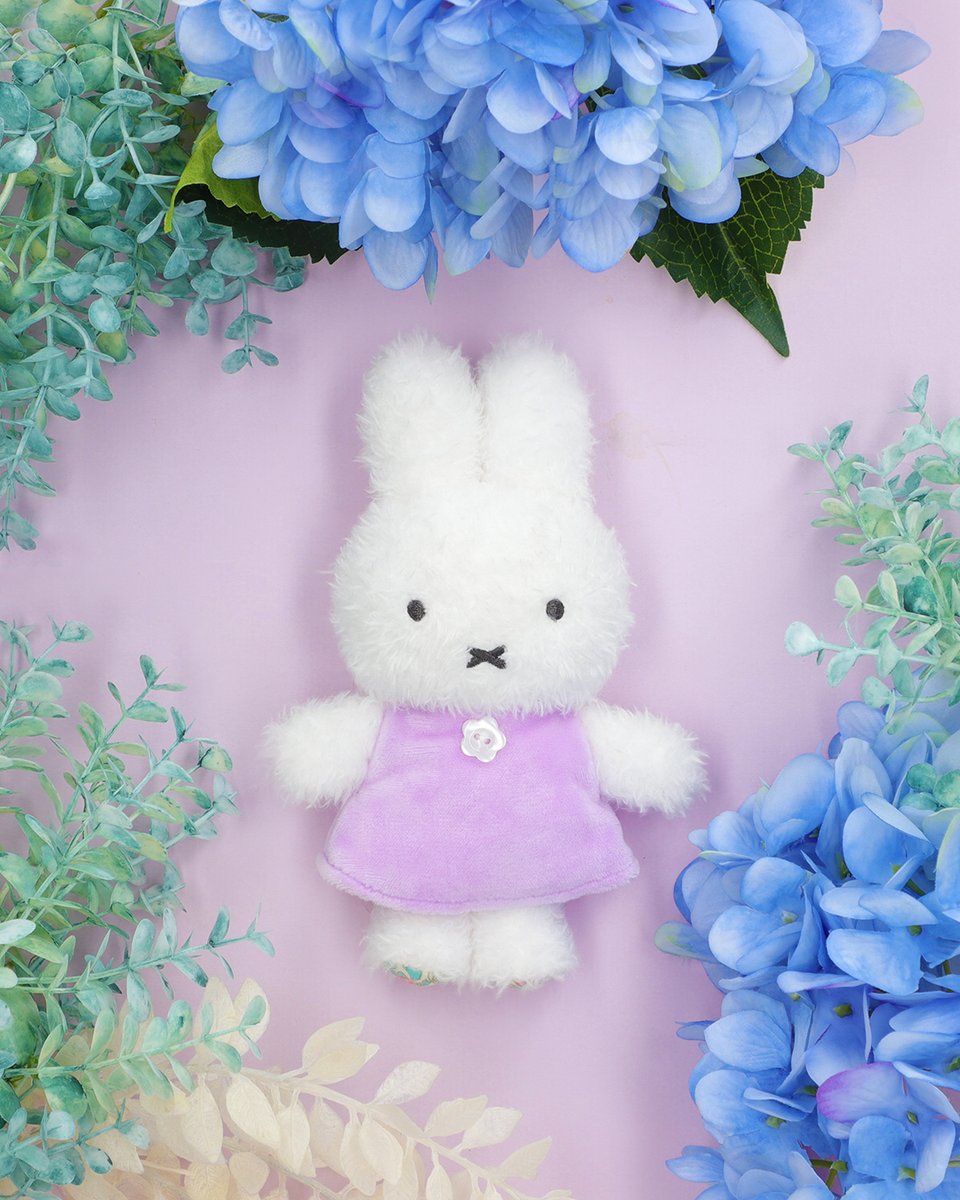 miffy_japan's tweet photo. 【6/21はミッフィーのお誕生日】

全国のフラワーミッフィーとオンラインショップでは、明日6/19（金）より「フラワーミッフィー バースデーキャンペーン」を開催。

「フラワーミッフィー サコッシュ」をノベルティとしてご用意するほか、「Flower Miffy ほわほわマスコット コスモスパープル」や、「エンボスマグカップ」などの新商品が登場します。