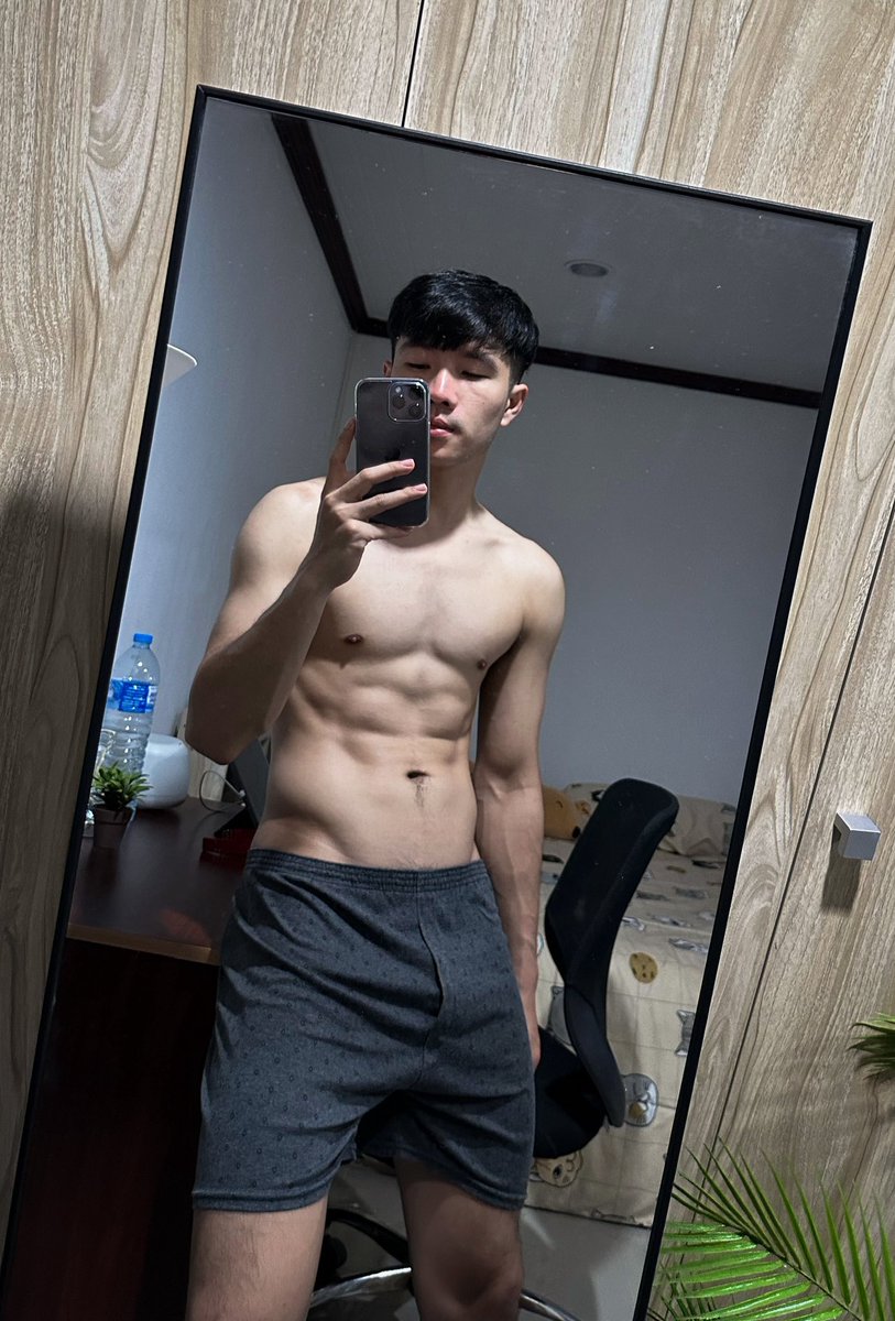 ikaoluck's tweet photo. 4 ปีก่อนผอมขนาดนี้เลยหรอว่ะ https://t.co/8aq6LWVj8y