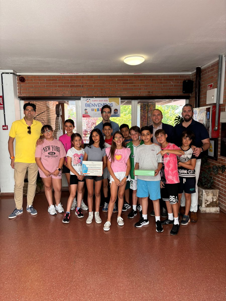 CompDigEdu_SA's tweet photo. 🚀🏆 ¡Enhorabuena a los centros ganadores de los Premios Provinciales del Plan de Seguridad y Confianza Digital!
🥇 Primaria: CEIP Santa Teresa (Salamanca)
🥇 Secundaria: Jesuitinas
Un reconocimiento a su compromiso con una ciudadanía digital segura, crítica y responsable. https://t.co/yfILXxJtfR