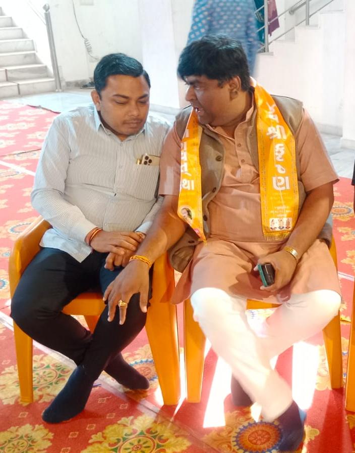 BKanzaria's tweet photo. મોરબી જીલ્લા બિલ્ડર એસોસિયેશન ના ઉપપ્રમુખ તેમજ ભારતીય જનતા પાર્ટી પ્રદેશ યુવા મોરચાના કારોબારી સદસ્ય એવા રુચિરભાઇ કારીયા ને જન્મદિવસ ની હાર્દિક શુભેચ્છાઓ સિધ્ધનાથ દાદા આપની તમામ મનોકામના પૂર્ણ કરે એવી પ્રાર્થના 🎉🎉🎉
Happy Birthday  Ruchir Kariya🎂🎉💐 https://t.co/BhWW9AK76a