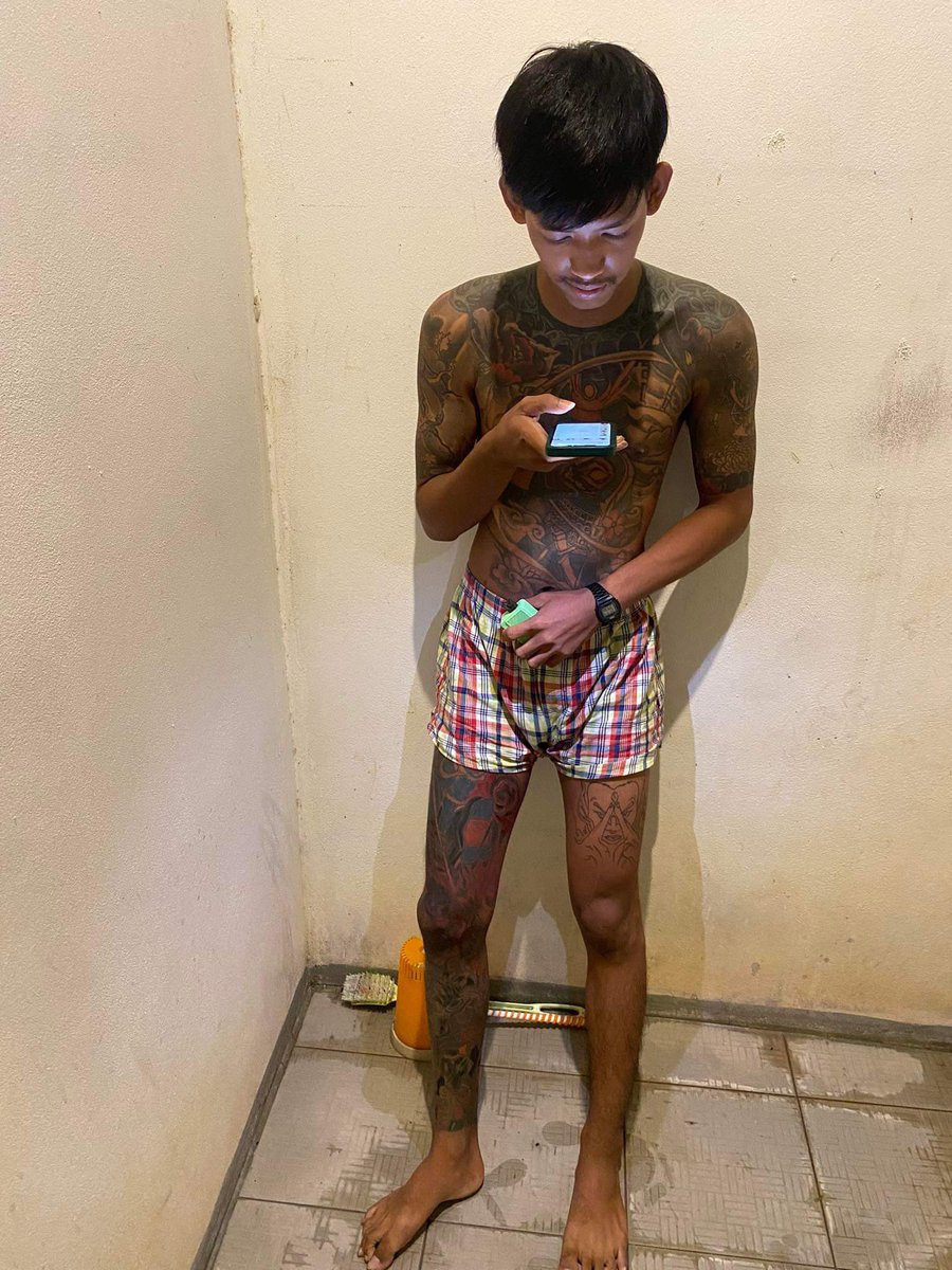 Fakam2545's tweet photo. หาคนมาอม ให้น้องชายผม สุพรรณในเมืองด่วน https://t.co/YsE7WgG5jJ