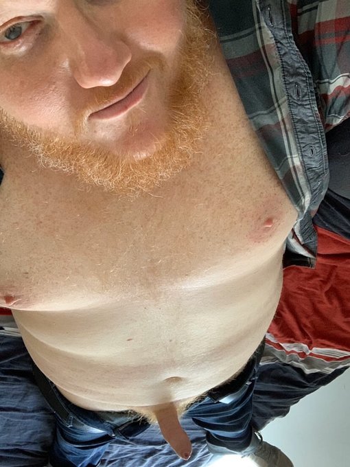 Khaliel Deckard - A little break during work. That’s the upside of working from home. #GayBear #GayDaddy #DaddyBear #ChubbyBear #GayBordeaux https://t.co/90cOt7M5ss