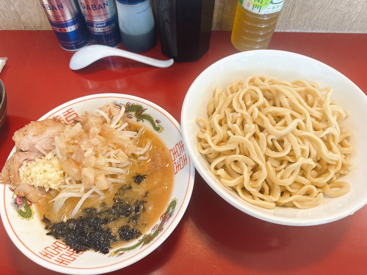 peach3003_0101's tweet photo. 昨日のお昼!! ジラフ🦒🍜❤️

みそらーめん小と限定のつけ麺

初めてのみそ美味しかった🤤💕
限定の塩つけ麺も不思議な味で美味しかった🤤💕

久々のG系幸せすぎた🥰ペロリ🫶 https://t.co/0kusIFRD6r