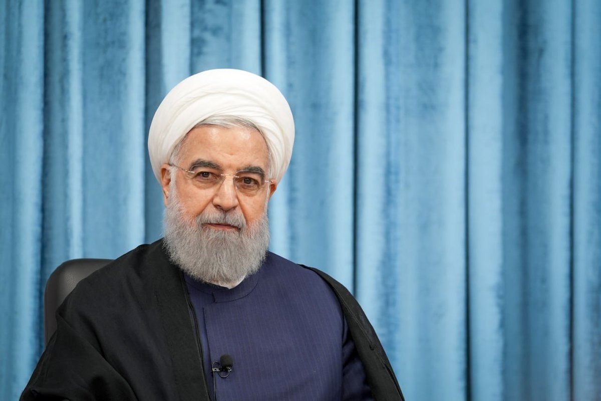 sogand_213's tweet photo. خلاصه که این وسط حسن از هر مدل توافق و امضایی با آمریکا خوشحال میشه حتی اگر آمریکا رو به اعتراف شکست وادار کنه

دوست داره کلا دست خودش نیست و البته ذات رفیقش آمریکا رو هم خوب می‌شناسه خب

حاجی شما ببین قبلا چه گندی زدید که اندفعه متن فارسی دادن دست ترامپ امضا کرد https://t.co/GaipUwp58B