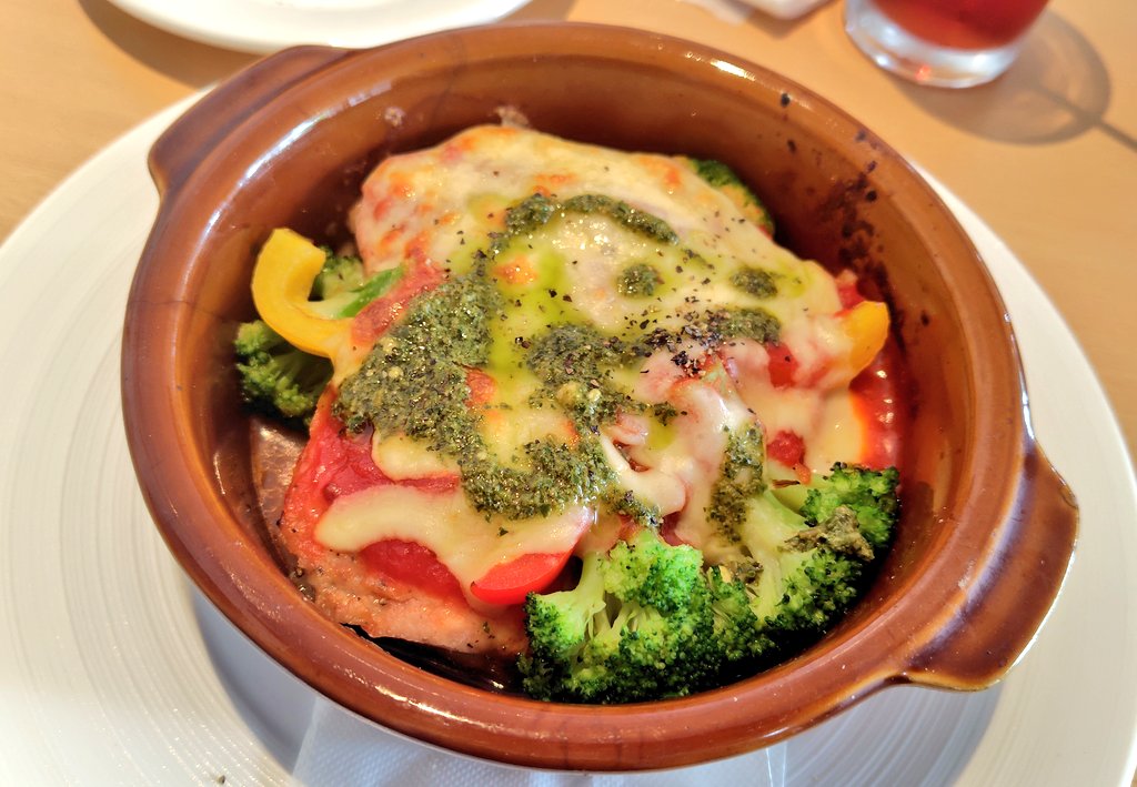manamakeit's tweet photo. 幼なじみとランチ会🤤👍️パン食べ放題で満足するまでパン食べて、お茶もしてレモンクリームソーダ🥤🍋も美味しくて大満足〜🥳 https://t.co/L7Qnv67QOh