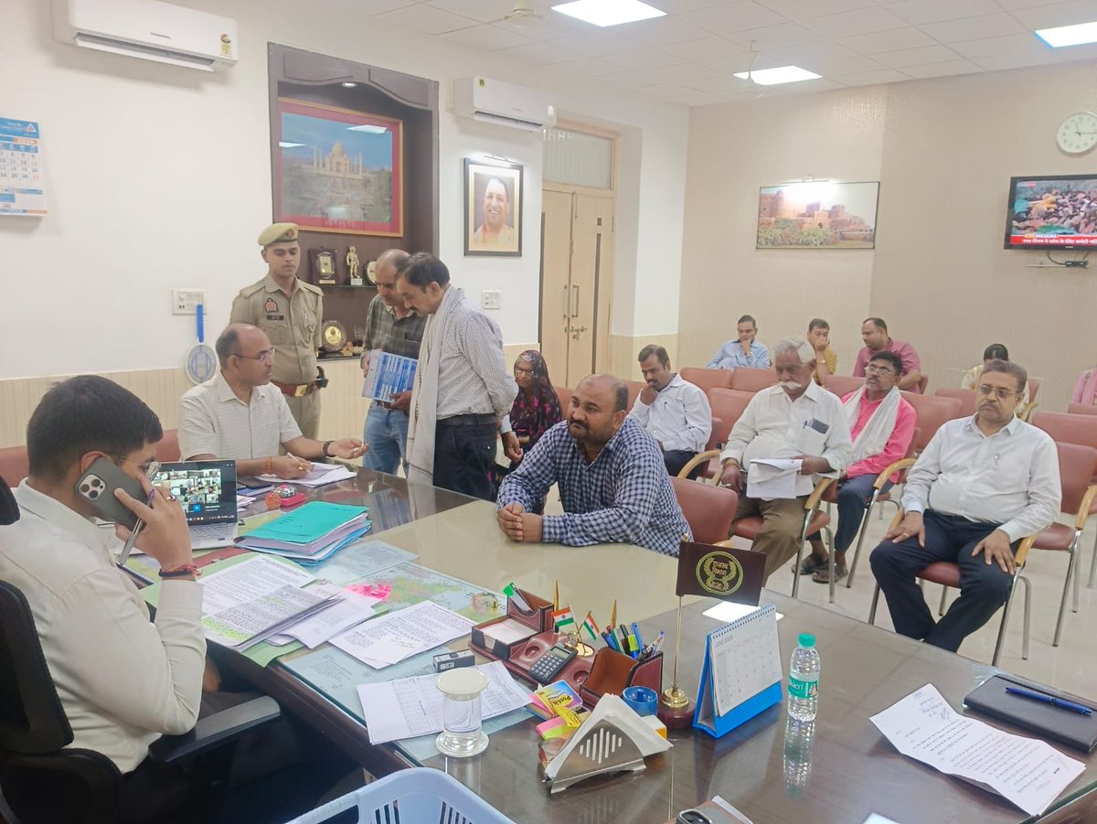 OfficeOfDMAgra's tweet photo. #जनता_दर्शन (प्रातः 10 बजे से) में आए जनसामान्य की शिकायतों को सुनकर उनके त्वरित, समयबद्ध व गुणवत्तापूर्ण निस्तारण के लिए संबंधित अधिकारियों को निर्देशित किया।
जनता दर्शन के दौरान उपस्थित जन सामान्य की शिकायतों को सुनकर,गुणवत्तापूर्ण निस्तारण कराने के निर्देश दिए
@ChiefSecyUP https://t.co/8bHbGzW6v9